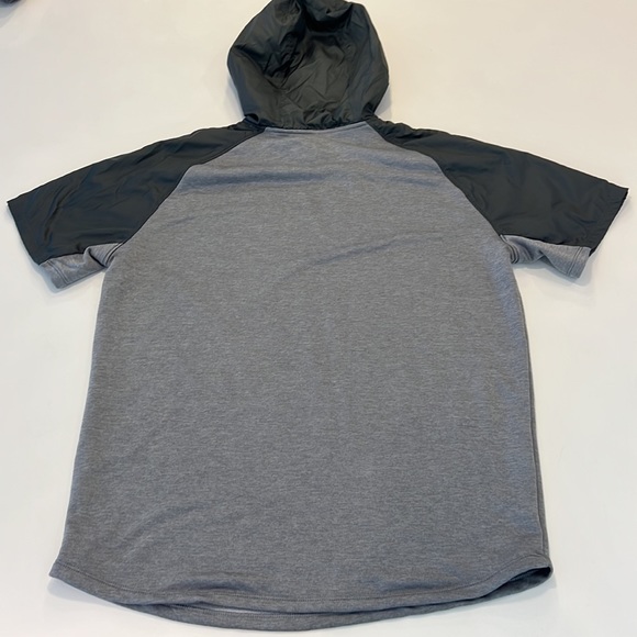 Under Armour short sleeve hoodie - Picture 4 of 4